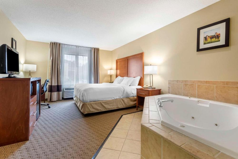 King Room - Non-Smoking interior